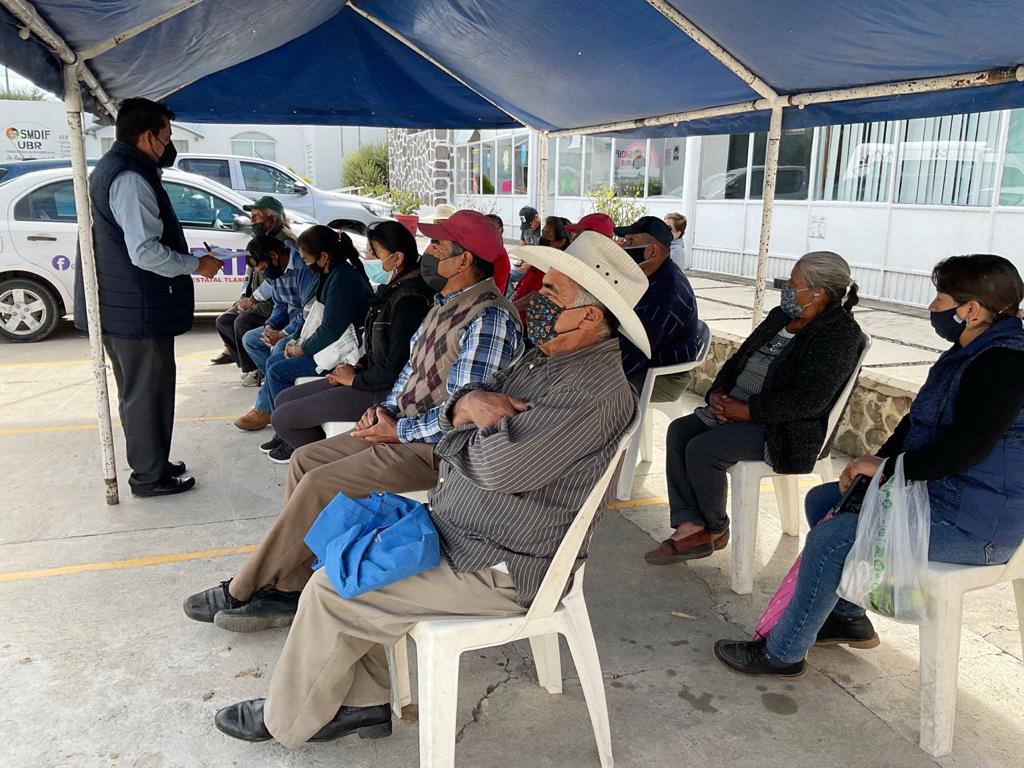 Beneficia SMDIF Huamantla a personas de atención prioritaria con despensas